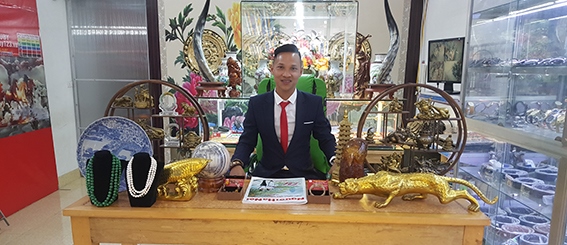 Người đàn ông mang duyên “thiên định” với đá quý